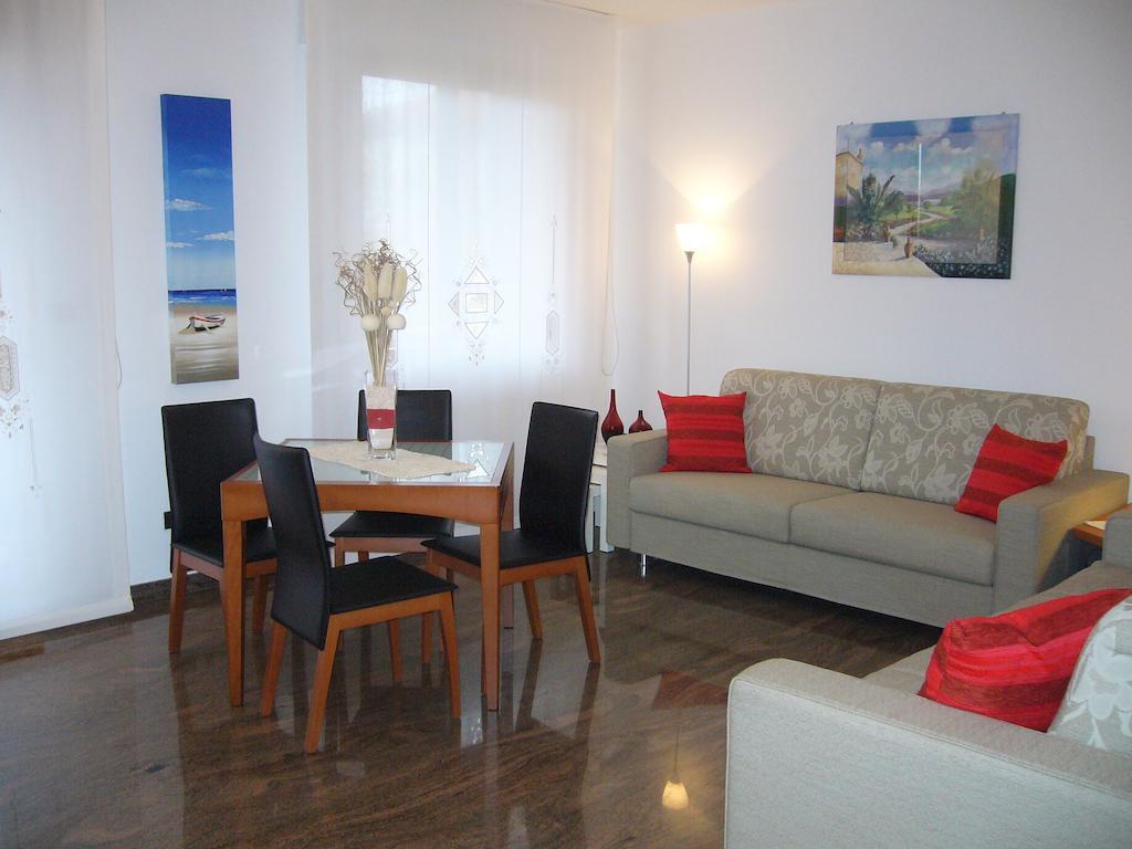 Aparthotel Feeling At Home كاستينازو المظهر الخارجي الصورة